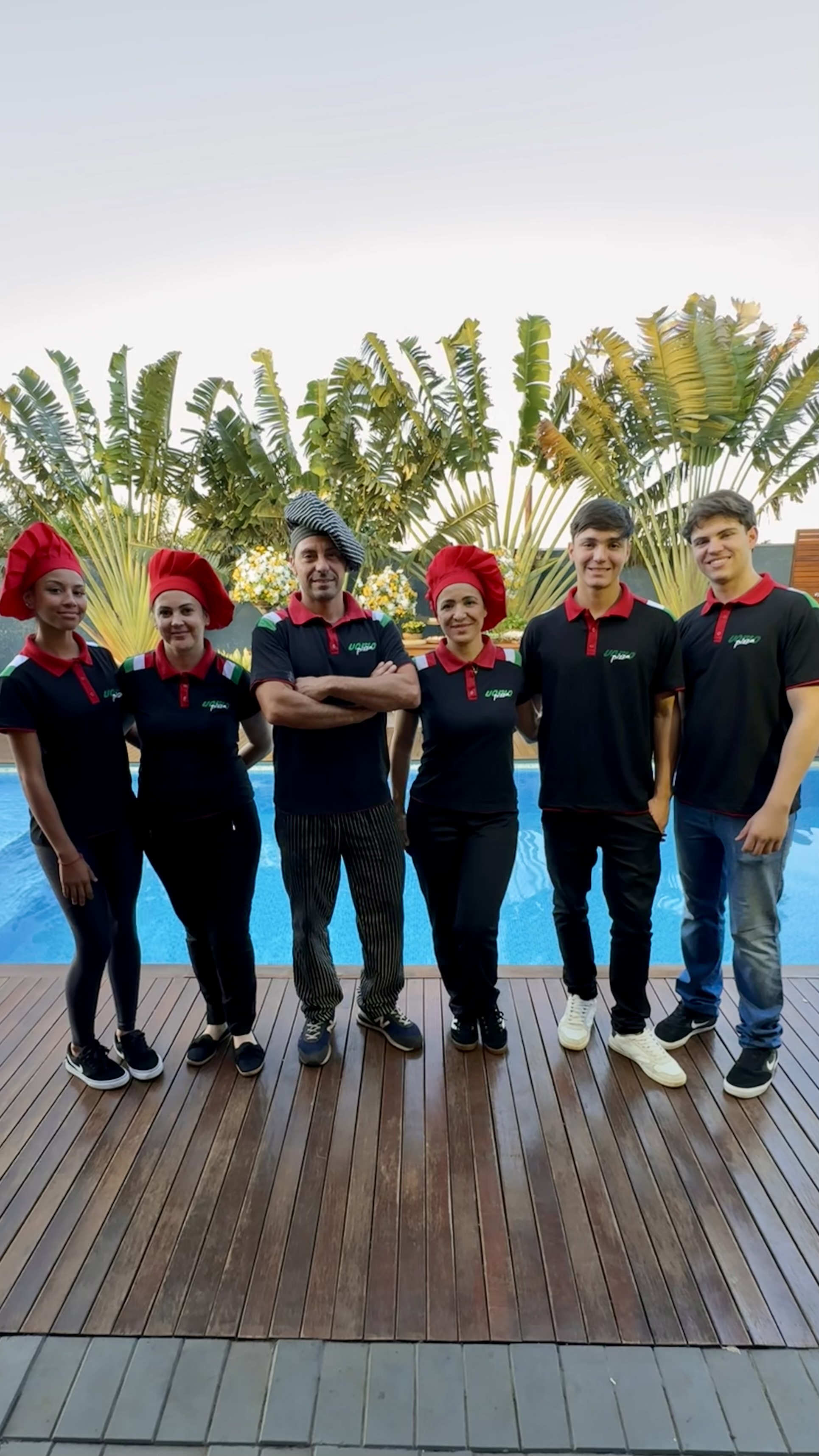 Equipe uniformizada da Uomo Pizza